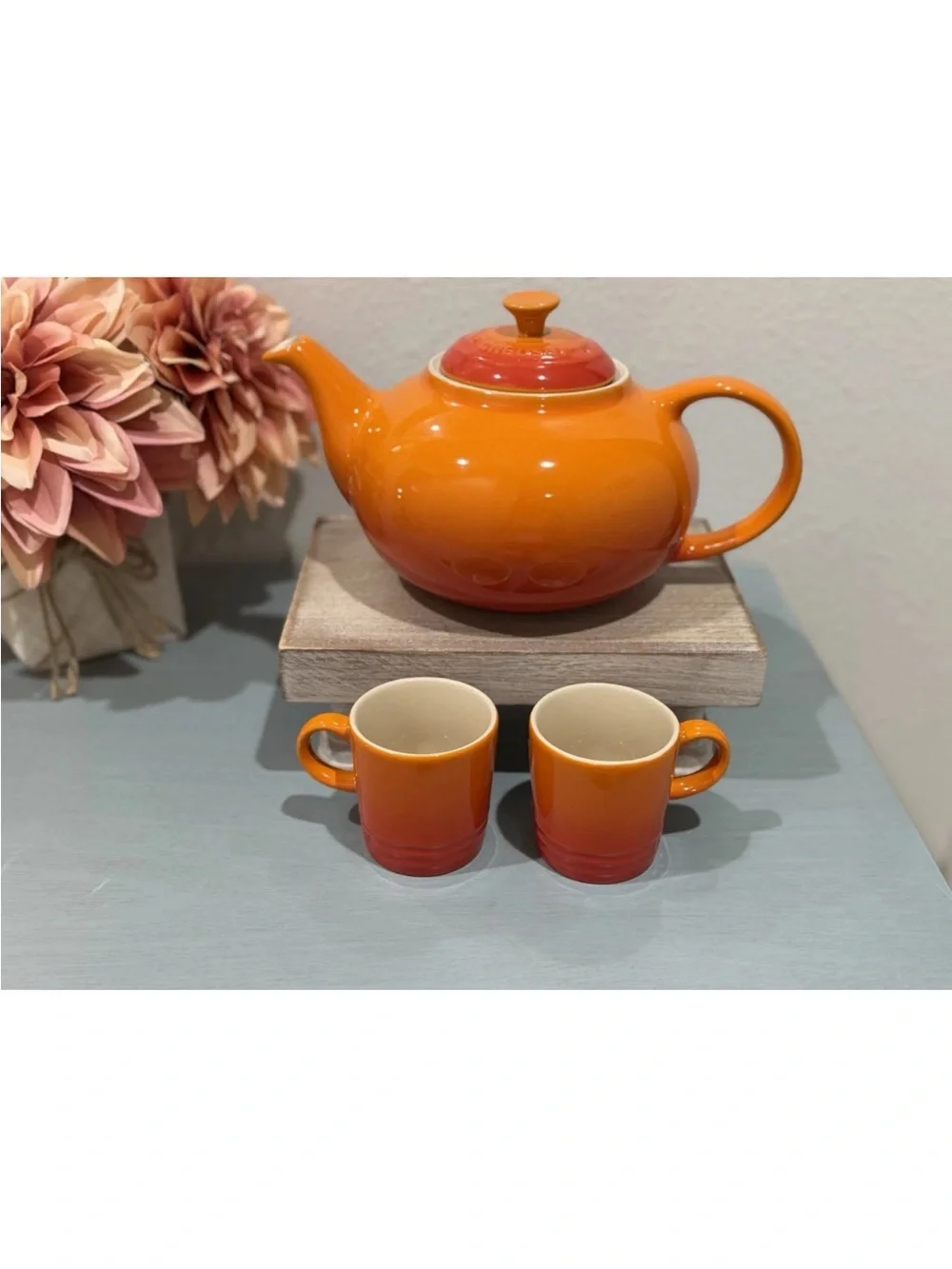 Le Creuset Flame 1.3L Classic Teapot & 2x 100ml Espresso Mugs Seconds- NEW